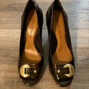 Ladies Size 7 Brown Patent pumps